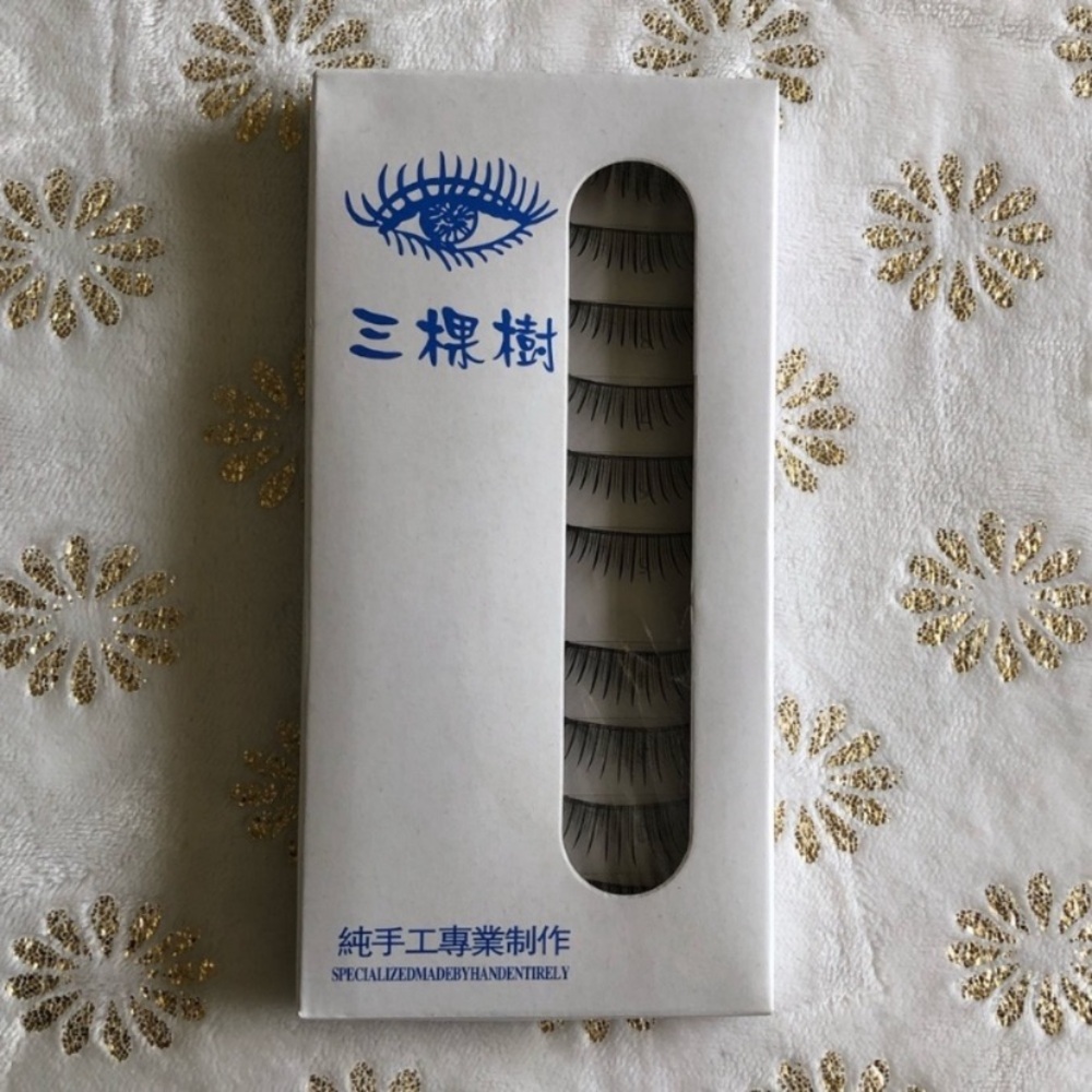 10 Pairs of Lashes